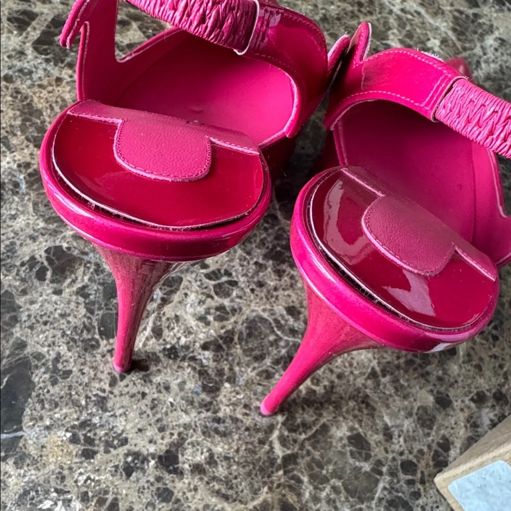 Christian Louboutin hot chick sling pinup pink patent scallop stiletto sz 39.5